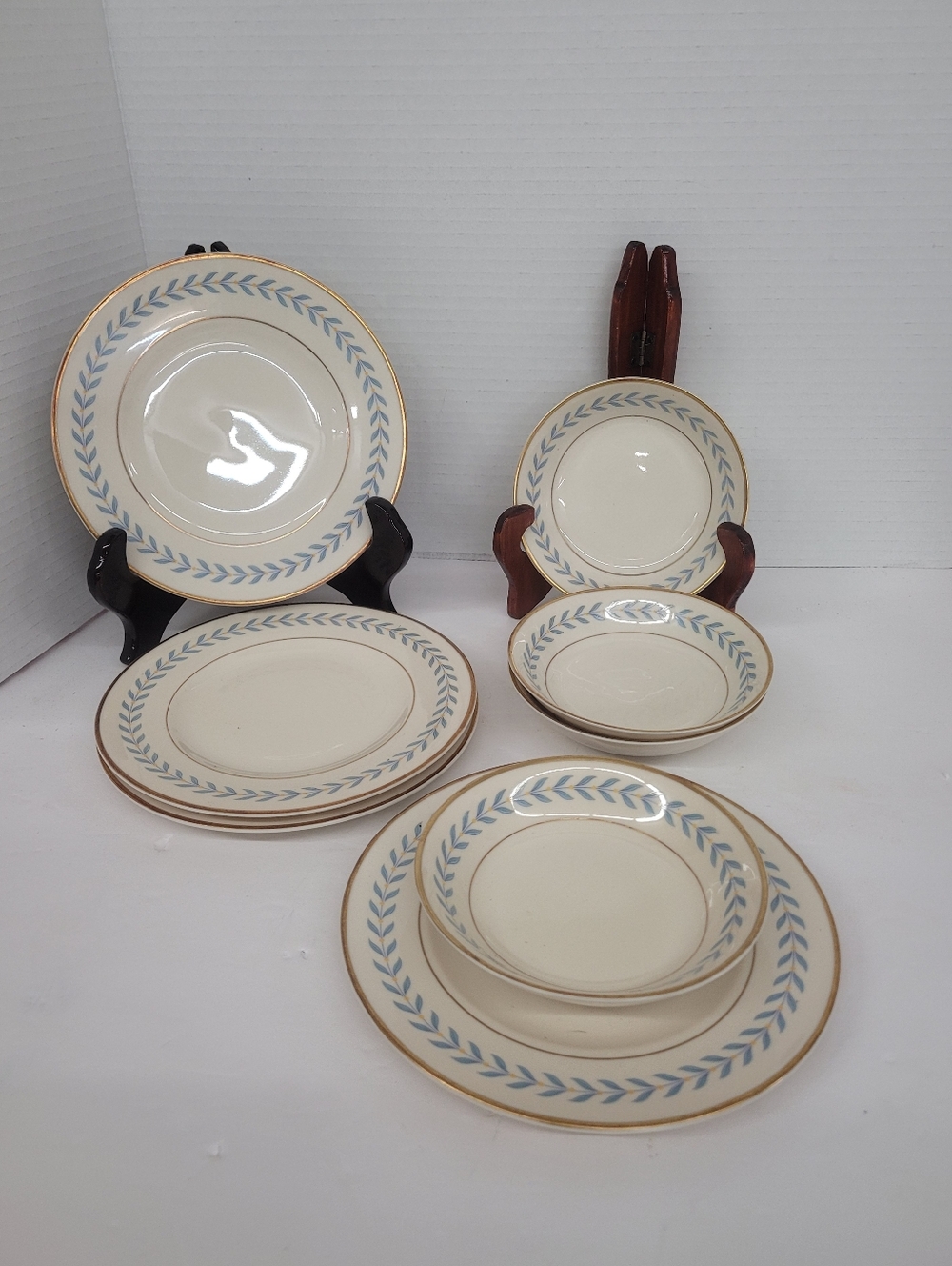 Syracuse China Old Ivory 4 Fruit Bowls And 4 Bread Plates